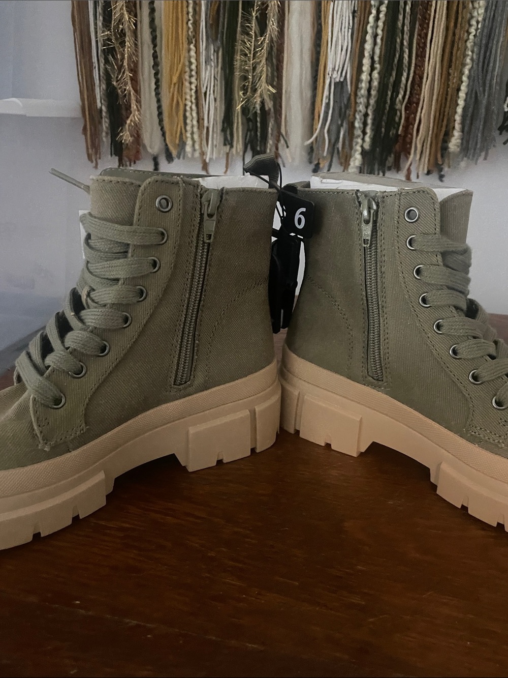 Olive Green -tannish Lace-Up Platform Boots with Tan Sole new size 6 - Picture 3 of 5